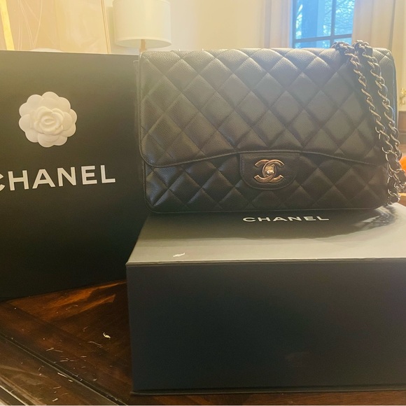 Caviar Jumbo Single Flap with Silver hardware - Picture 7 of 9